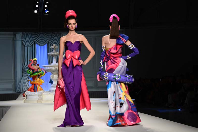 Moschino İlkbahar/Yaz 2023 koleksiyonu
