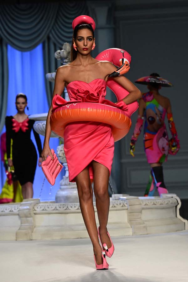 Moschino İlkbahar/Yaz 2023 koleksiyonu