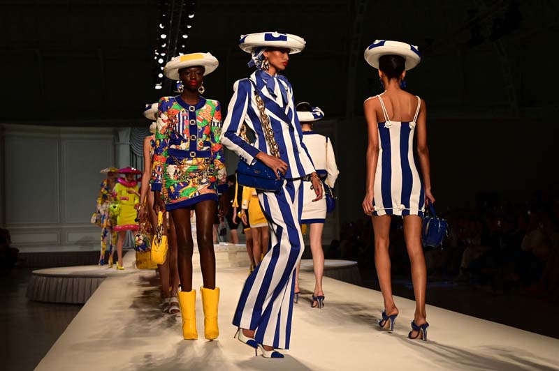 Moschino İlkbahar/Yaz 2023 koleksiyonu
