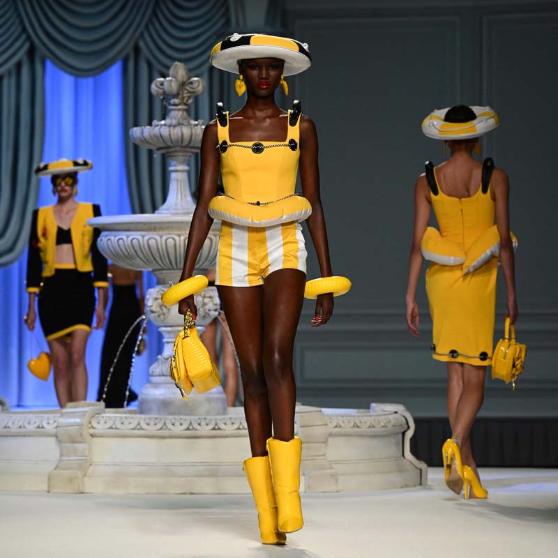 Moschino İlkbahar/Yaz 2023 koleksiyonu