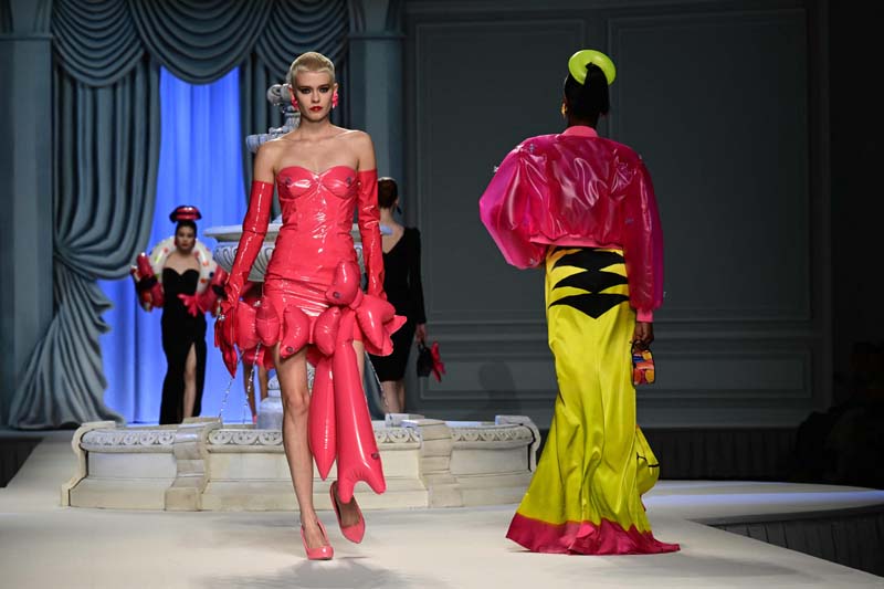 Moschino İlkbahar/Yaz 2023 koleksiyonu
