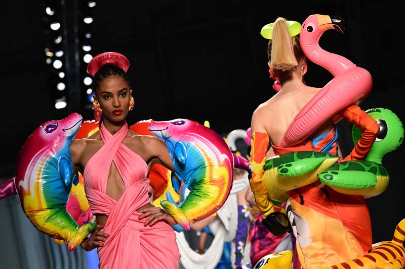 Moschino İlkbahar/Yaz 2023 koleksiyonu