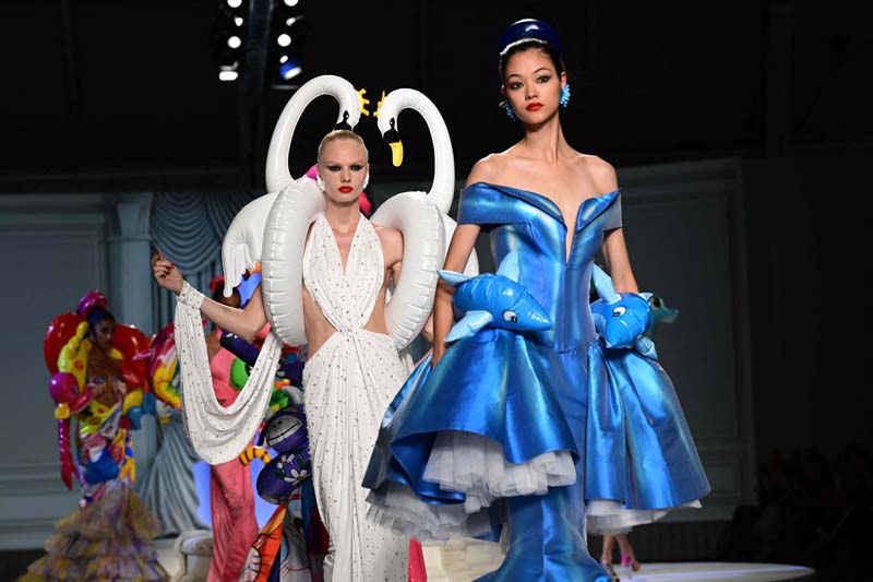 Moschino İlkbahar/Yaz 2023 koleksiyonu