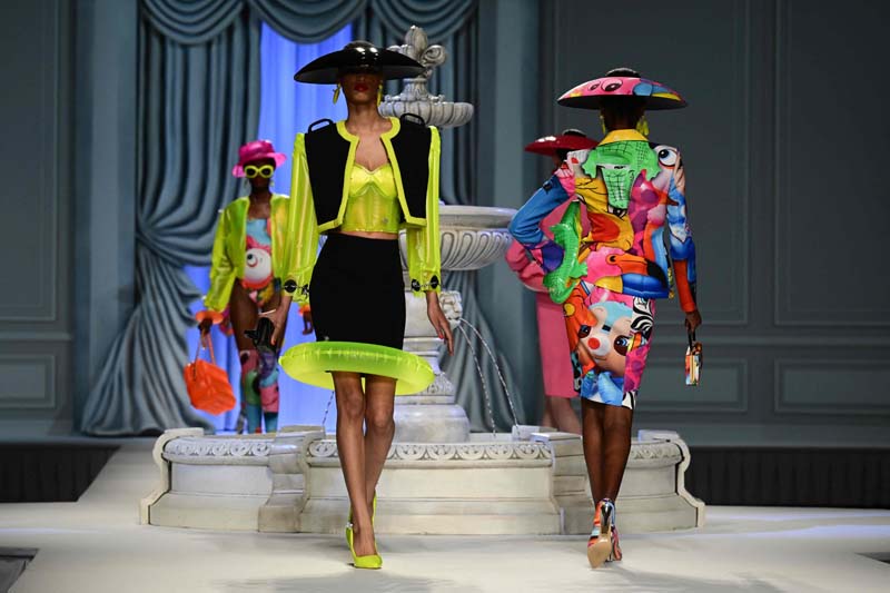 Moschino İlkbahar/Yaz 2023 koleksiyonu