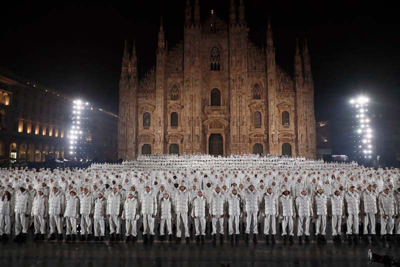 Moncler'den 70. yılına özel görsel şov