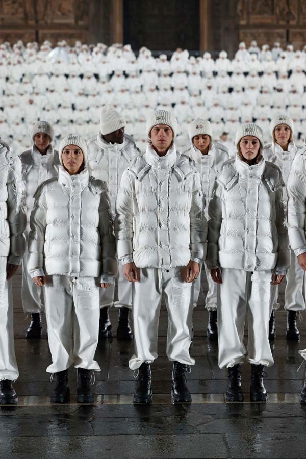 Moncler'den 70. yılına özel görsel şov