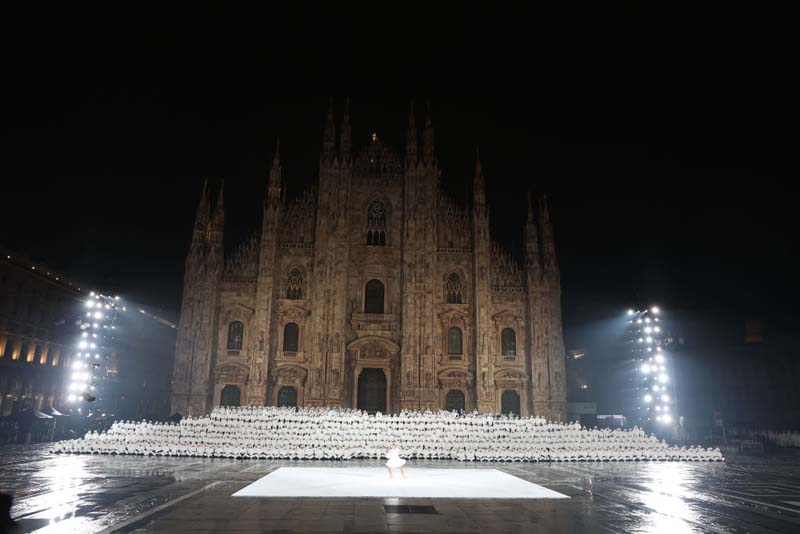 Moncler'den 70. yılına özel görsel şov