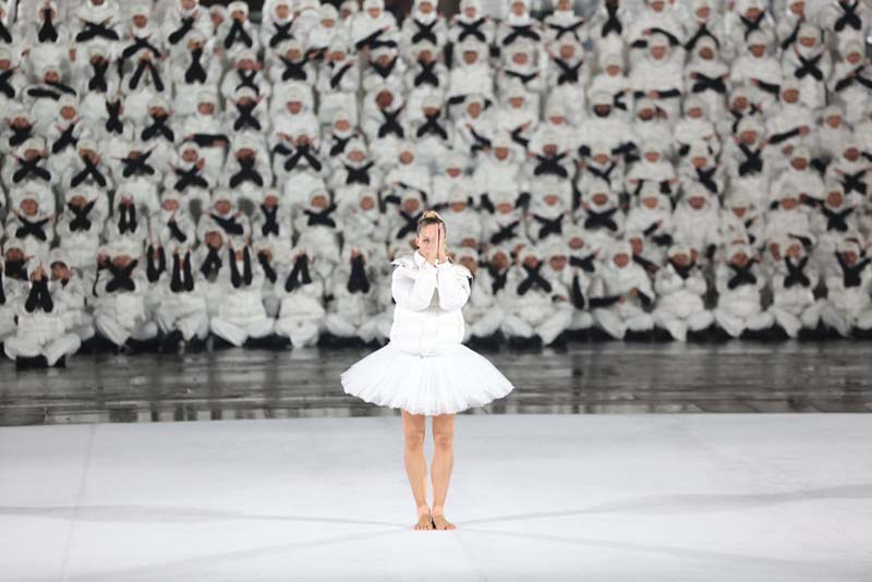 Moncler'den 70. yılına özel görsel şov