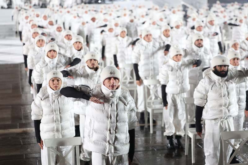 Moncler'den 70. yılına özel görsel şov