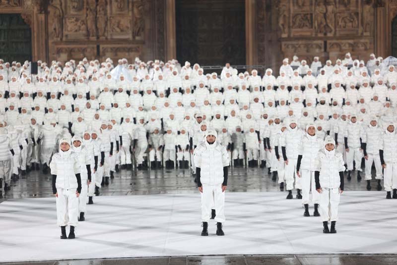 Moncler'den 70. yılına özel görsel şov