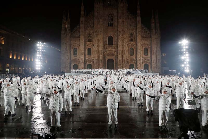 Moncler'den 70. yılına özel görsel şov