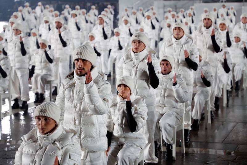 Moncler'den 70. yılına özel görsel şov