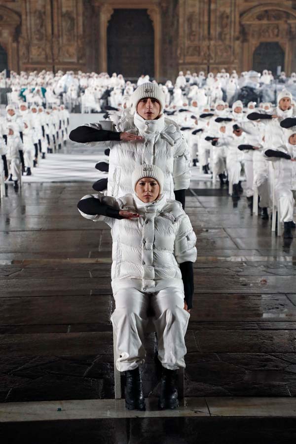 Moncler'den 70. yılına özel görsel şov