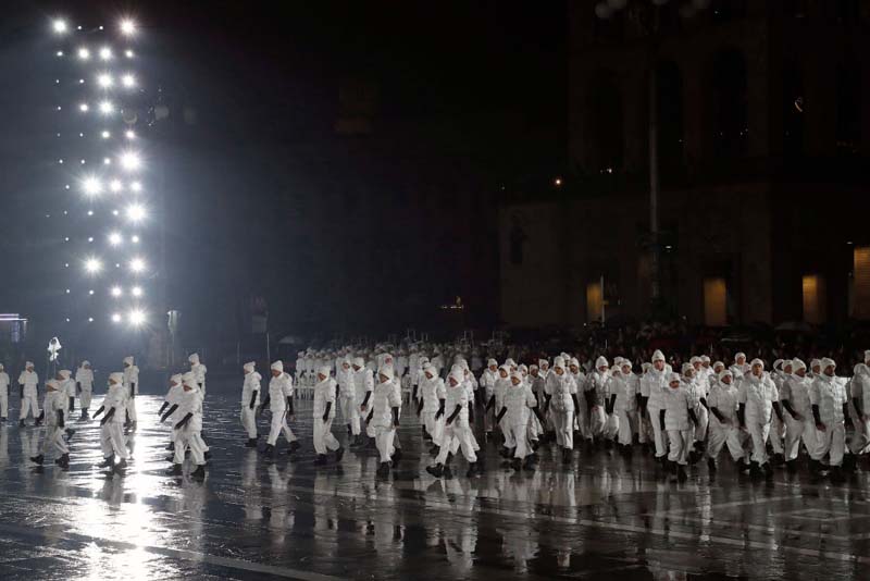 Moncler'den 70. yılına özel görsel şov