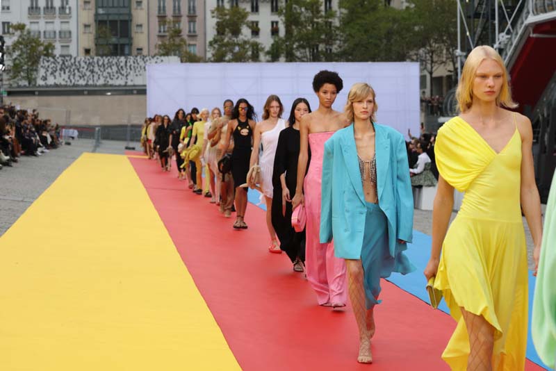 Stella McCartney İlkbahar/Yaz 2023 defilesi