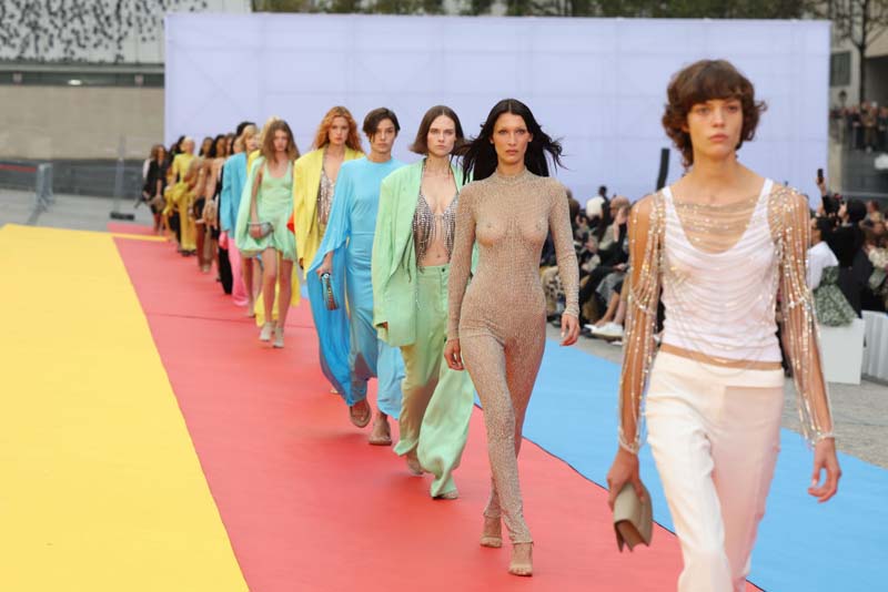 Stella McCartney İlkbahar/Yaz 2023 defilesi