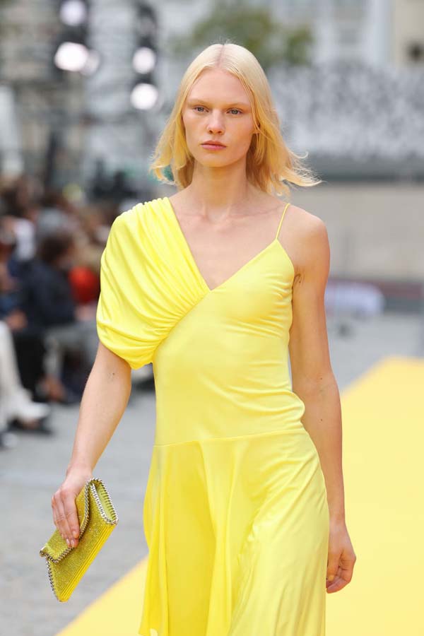 Stella McCartney İlkbahar/Yaz 2023 defilesi