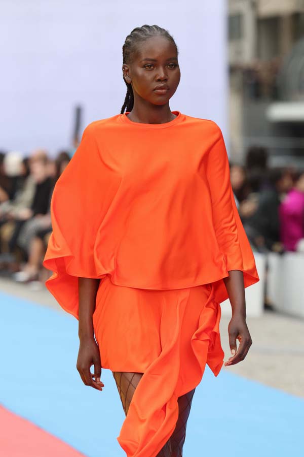 Stella McCartney İlkbahar/Yaz 2023 defilesi