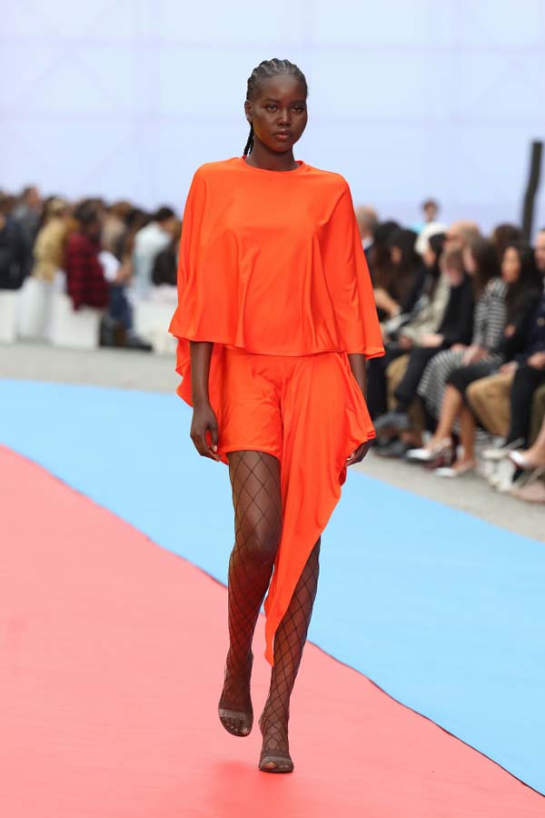 Stella McCartney İlkbahar/Yaz 2023 defilesi