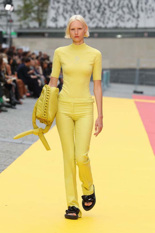 Stella McCartney İlkbahar/Yaz 2023 defilesi