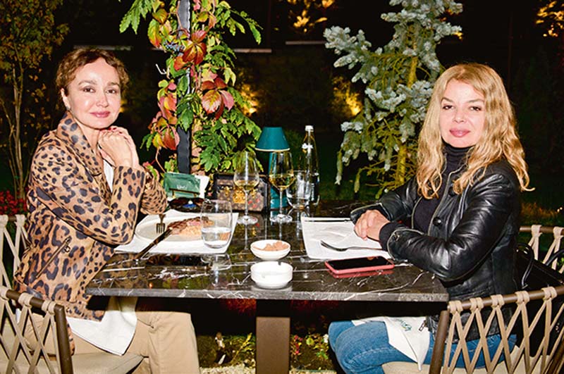 Cemiyet ve sanat hayatının ünlüleri bir araya geldi