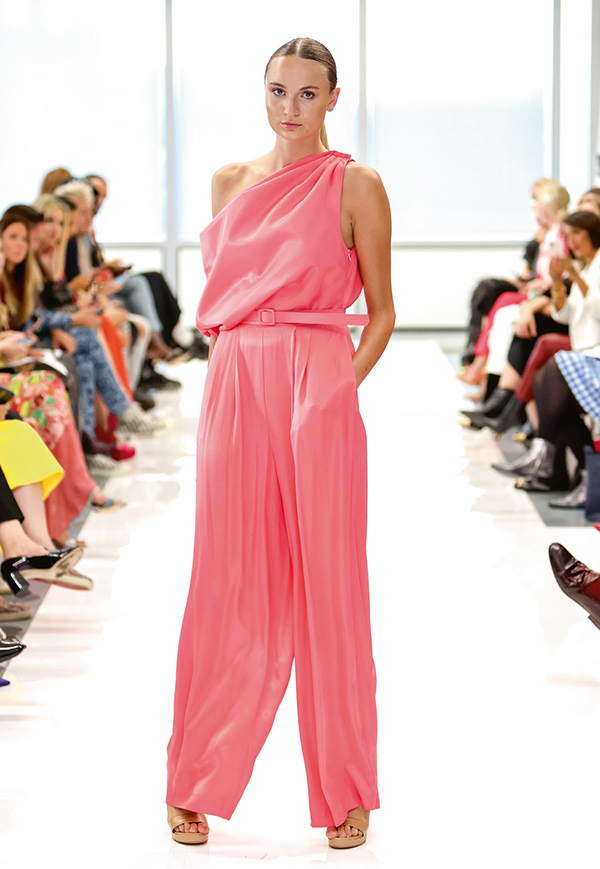 Londra'da görkemli defile