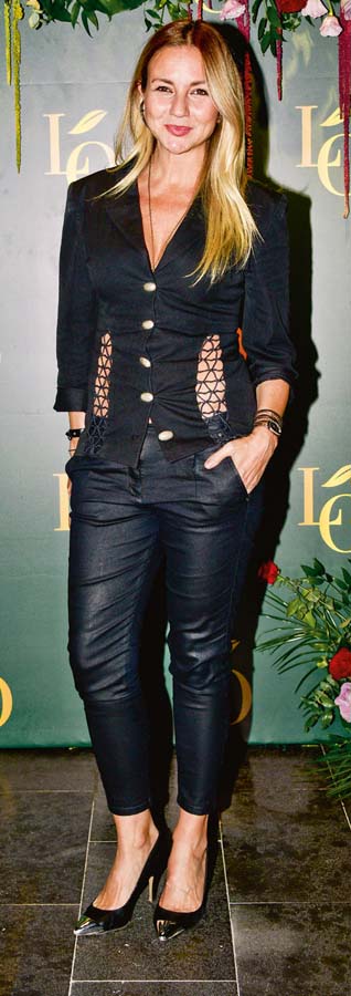 Cemiyet ve sanat hayatının ünlüleri bir araya geldi