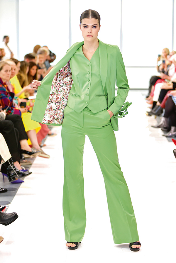 Londra'da görkemli defile