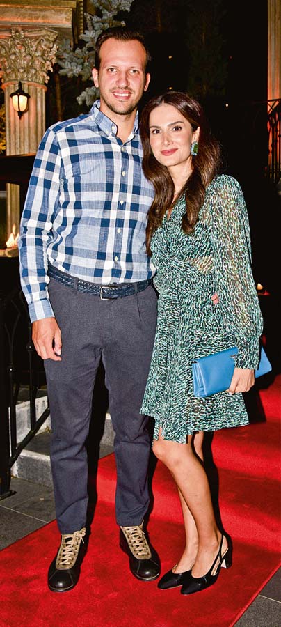 Cemiyet ve sanat hayatının ünlüleri bir araya geldi