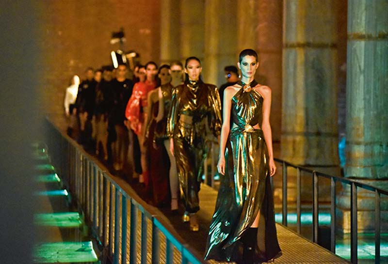 Yerebatan Sarnıcı’nda moda geçidi