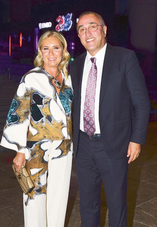 25. kuruluş yıldönümü için görkemli kutlama