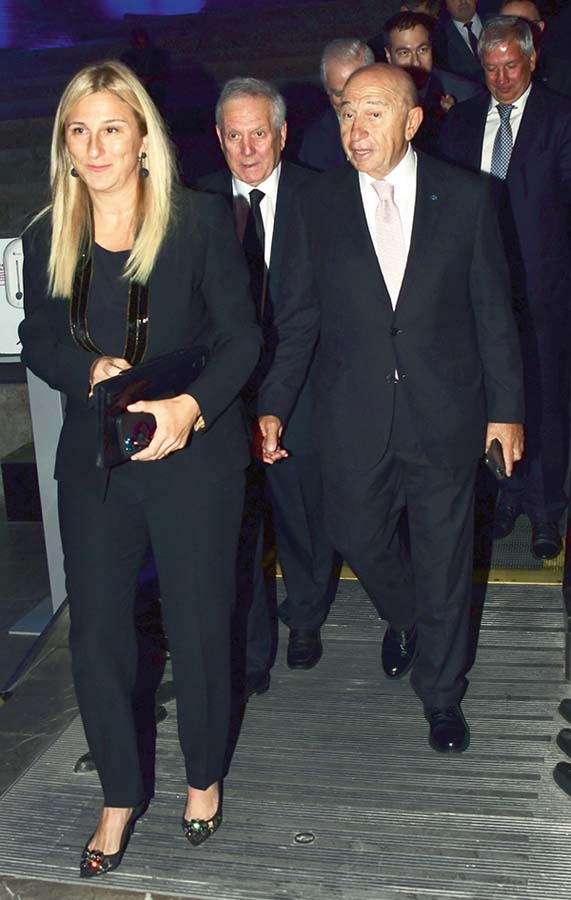 25. kuruluş yıldönümü için görkemli kutlama