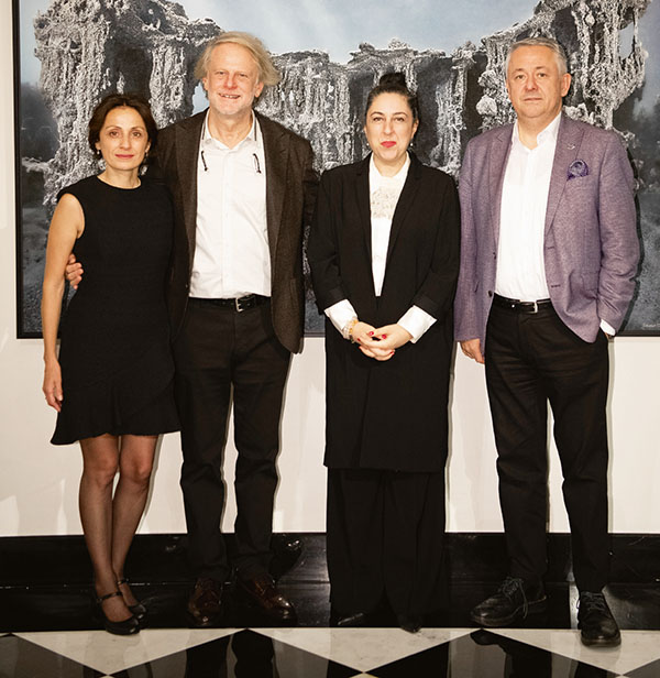 Su altının gizemli dünyasına sanat yolculuğu
