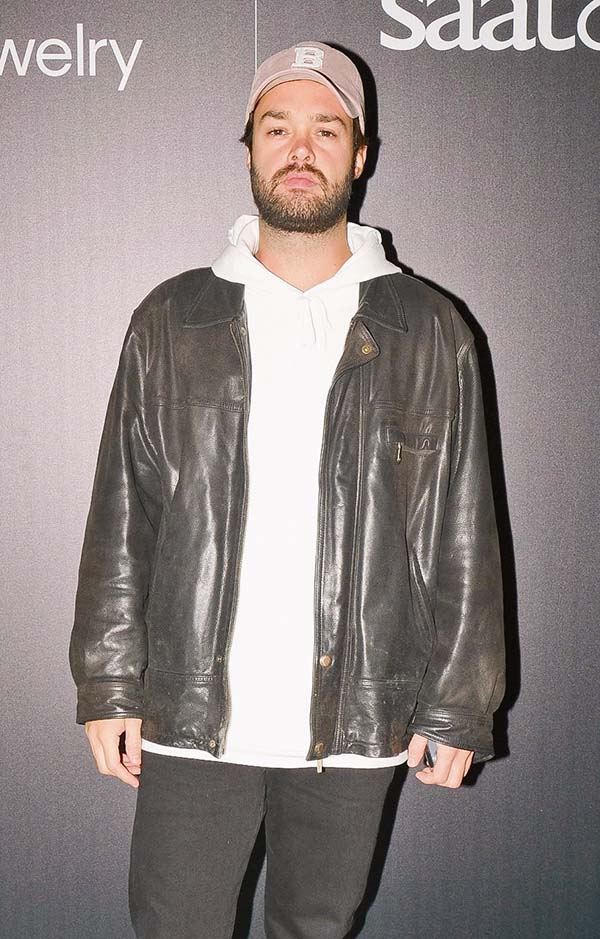 Yeni marka anlaşmasını davetle kutladı