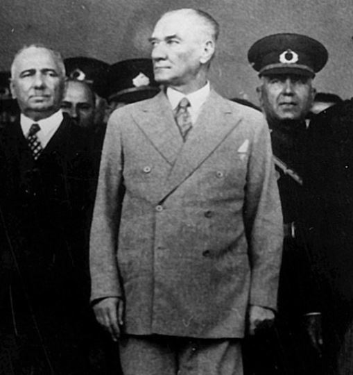 Ünlü isimlerin 29 Ekim Cumhuriyet Bayramı mesajları