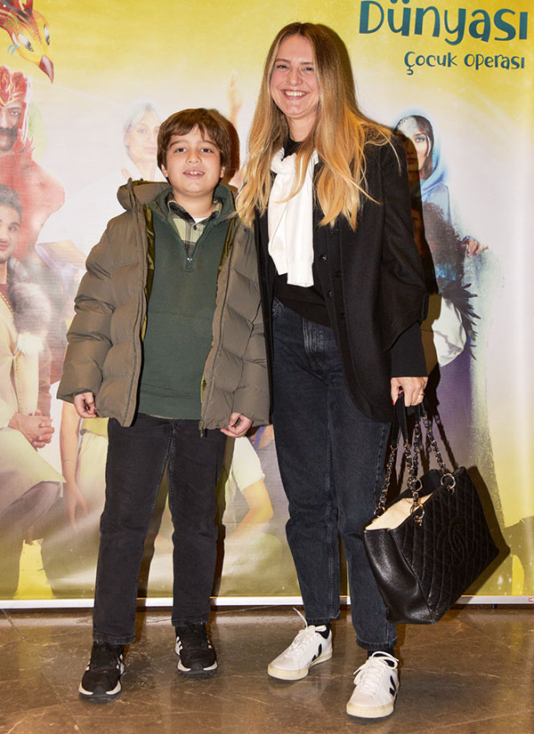 Çocuk operasının ilk gösterimine büyük ilgi