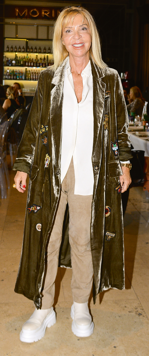 Sedef İybar'ın davetinde dostları bir araya geldi