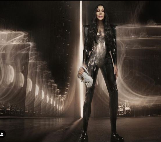 Cher ünlü markanın yüzü oldu