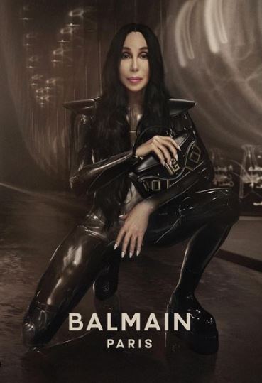 Cher ünlü markanın yüzü oldu