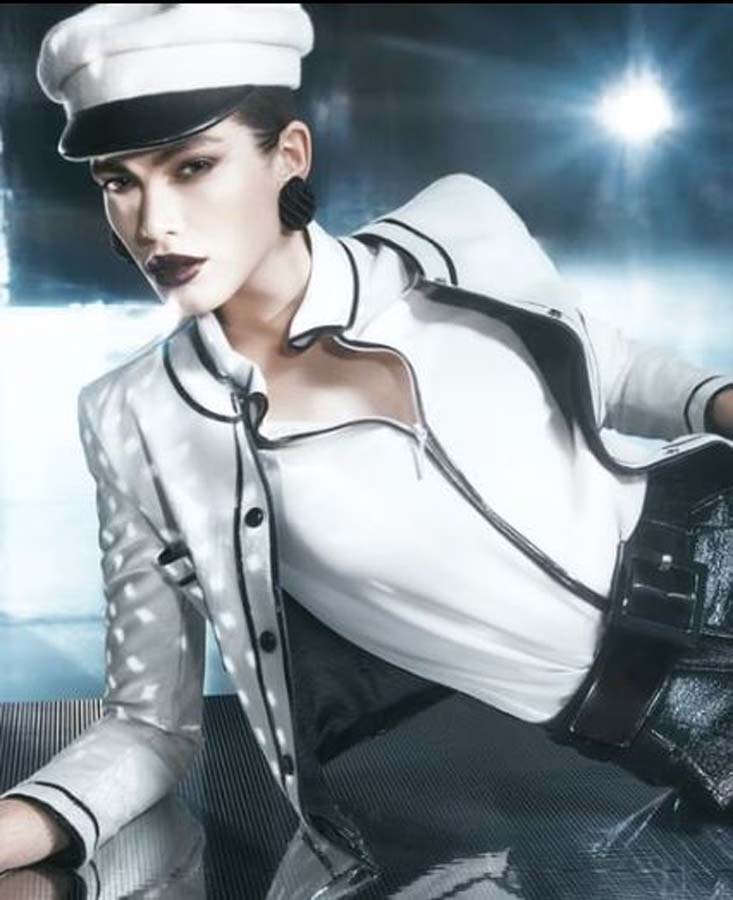 Valentina Sampaio moda devinin Noel kampanyasında