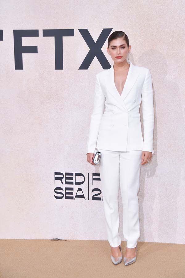 Valentina Sampaio moda devinin Noel kampanyasında