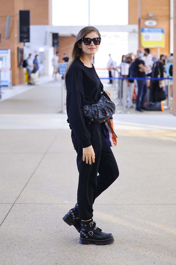 Valentina Sampaio moda devinin Noel kampanyasında