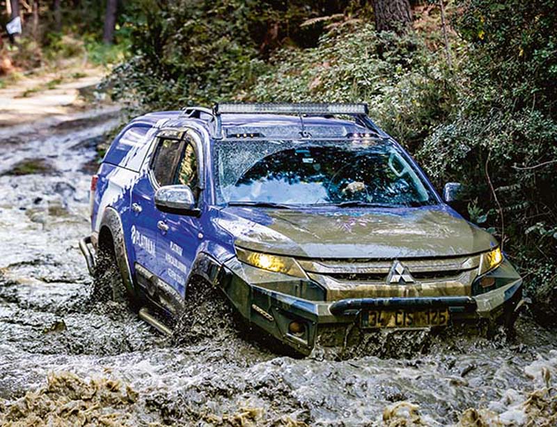 Offroad heyecanına ünlü isimler ortak oldu