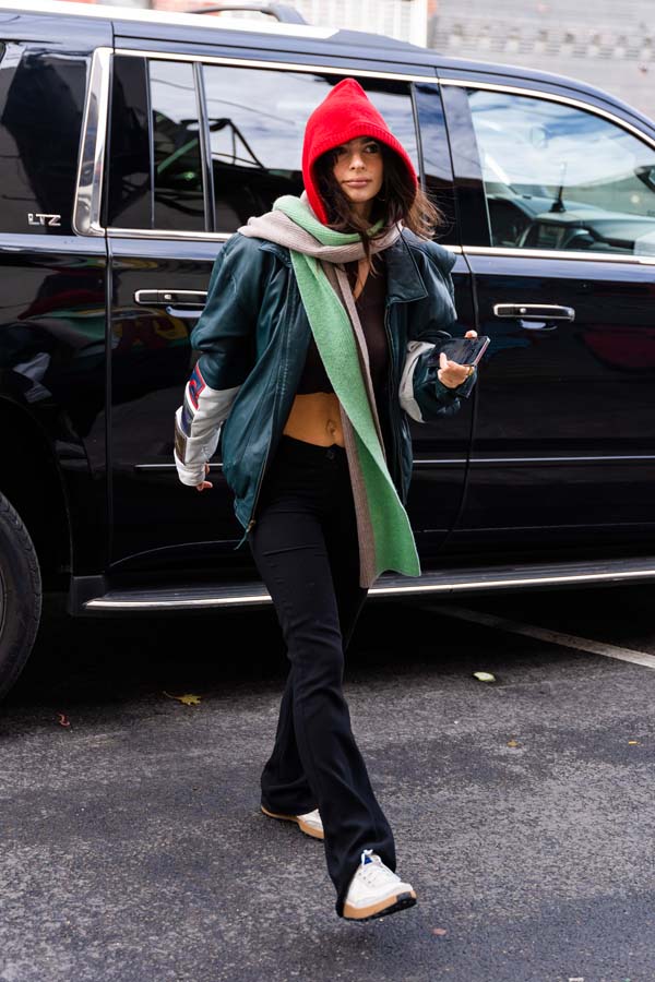 Emily Ratajkowski, ünlü markanın kış sezonu kampanyasında