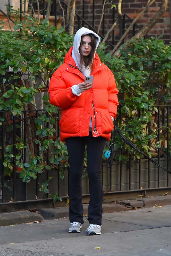 Emily Ratajkowski, ünlü markanın kış sezonu kampanyasında