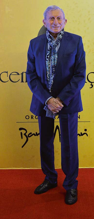 Cemil İpekçi’nin ‘Paçavra’ koleksiyonu podyuma çıktı!