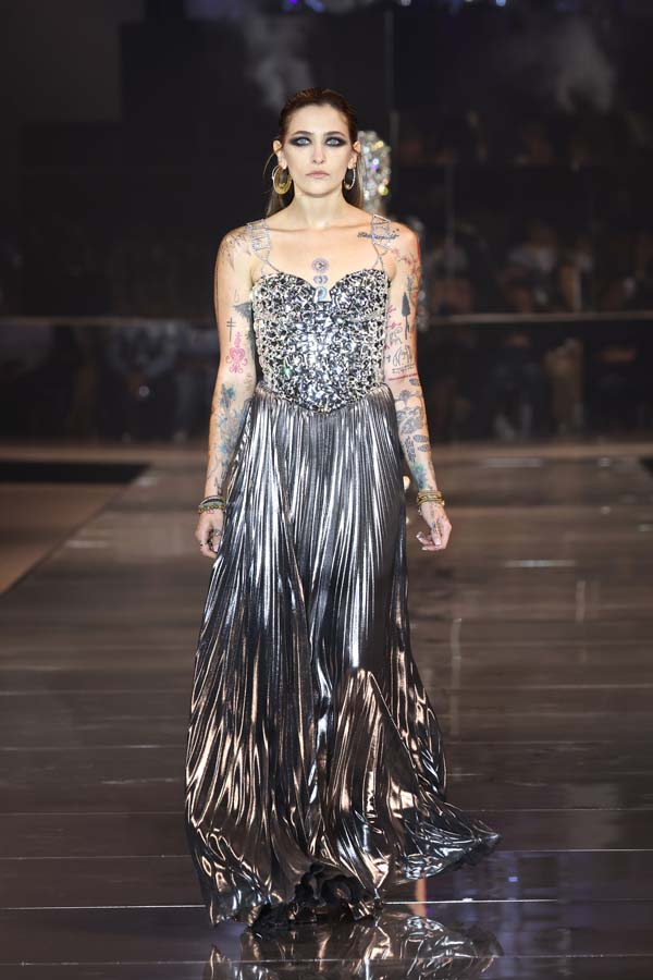 Paris Jackson ünlü markanın 2023 Pre-Fall kampanyasında