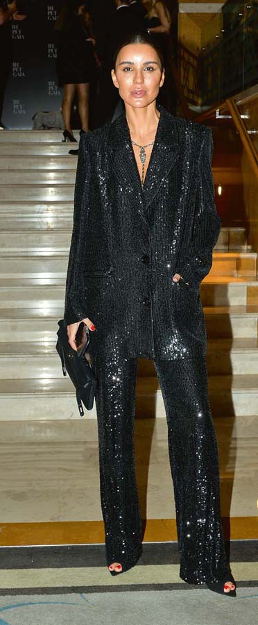 Sokak hayvanları için şık gala