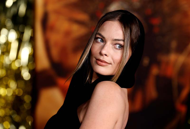 'Babylon' prömiyerinde kırmızı halı şıklığı