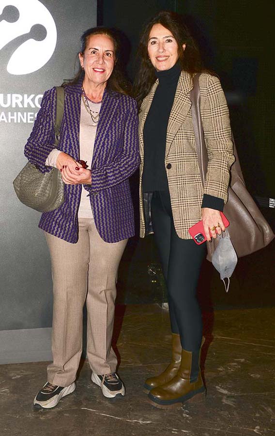 Ünlü tiyatroseverler Turkcell Platinum Sahnesi'nde buluştu